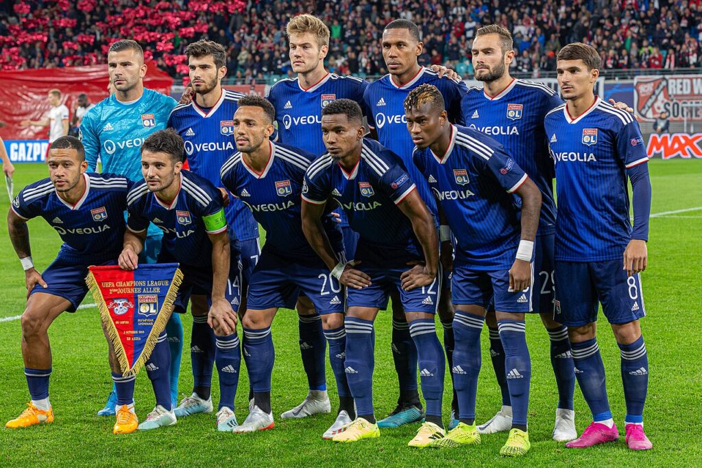 Duranville quitte Dortmund et signe à Lyon jusqu’en 2031