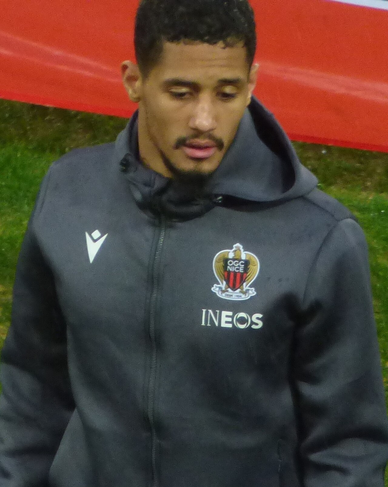 Arsenal cherche un remplaçant à Saliba : une piste City à l’étude
