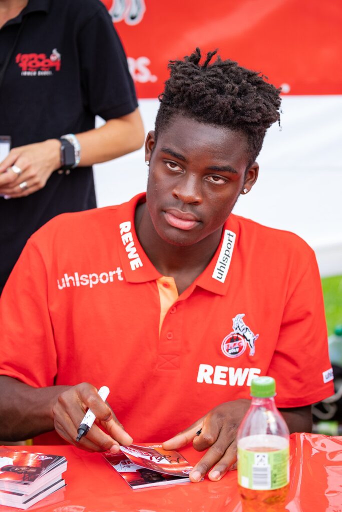 Yann Bisseck prolonge à l’Inter jusqu’en 2031 et snobe le Bayern