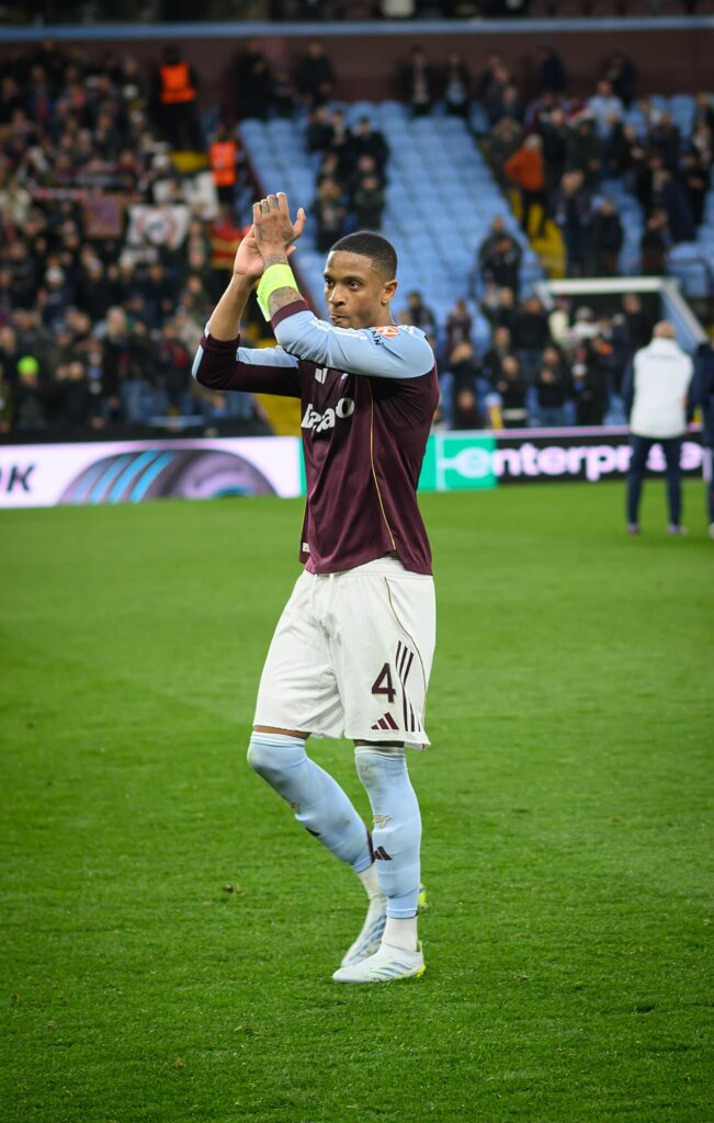 Arsenal recrute Konsa pour 60 millions, la défense se renforce