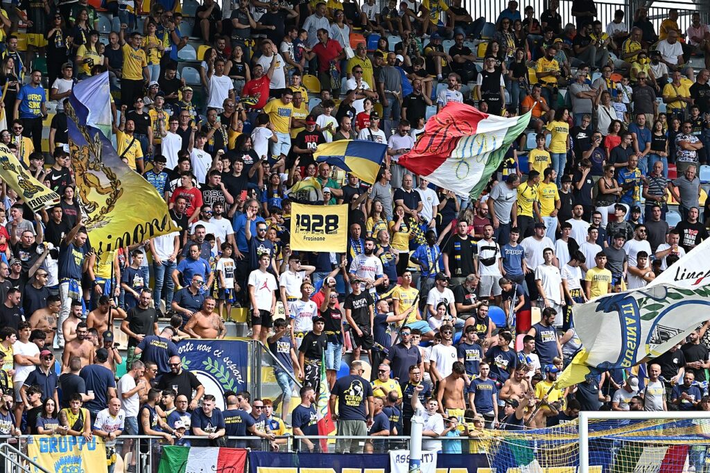 Fabregas sévère : Como déçoit, Frosinone signe un chef-d’œuvre