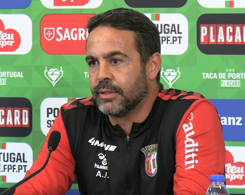 Artur Jorge s’enflamme après des insultes xénophobes au Brésil