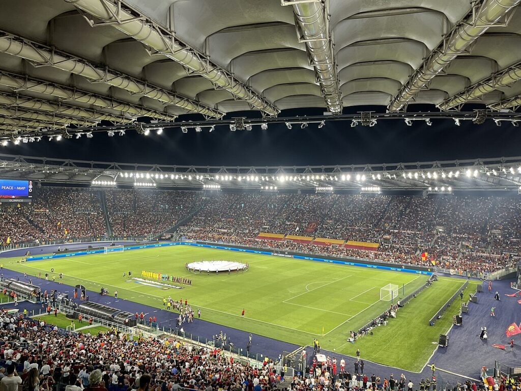 Roma : dettes UEFA, Svilar convoité, Soulé sous pression